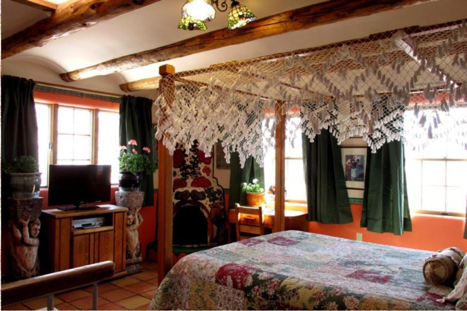 La Dona Luz Inn An Historic B&B 타오스 외부 사진